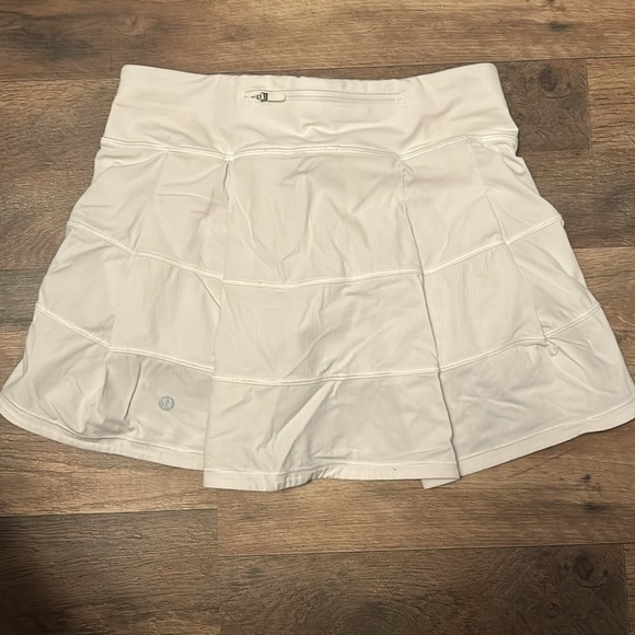White lululemon skirt size 2 long - Picture 2 of 4